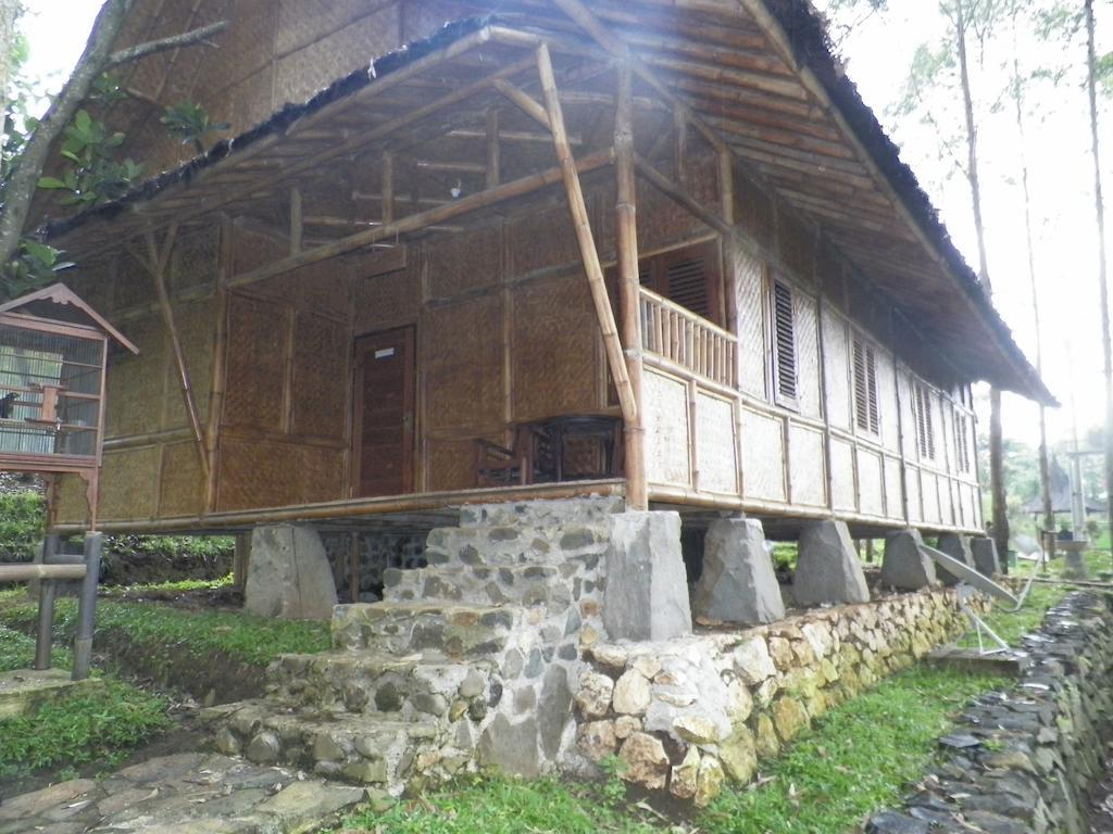 Villa Kampung Karuhun Sutan Raja Бандунг Номер фото