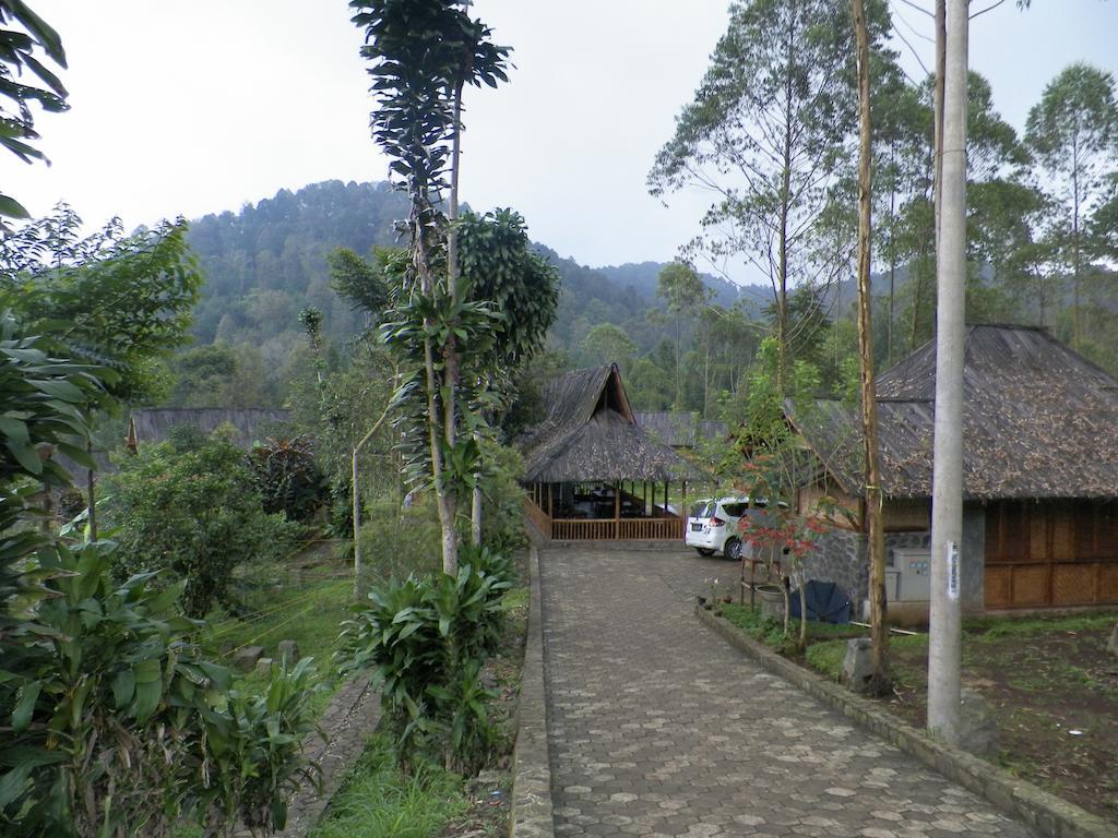 Villa Kampung Karuhun Sutan Raja Бандунг Экстерьер фото
