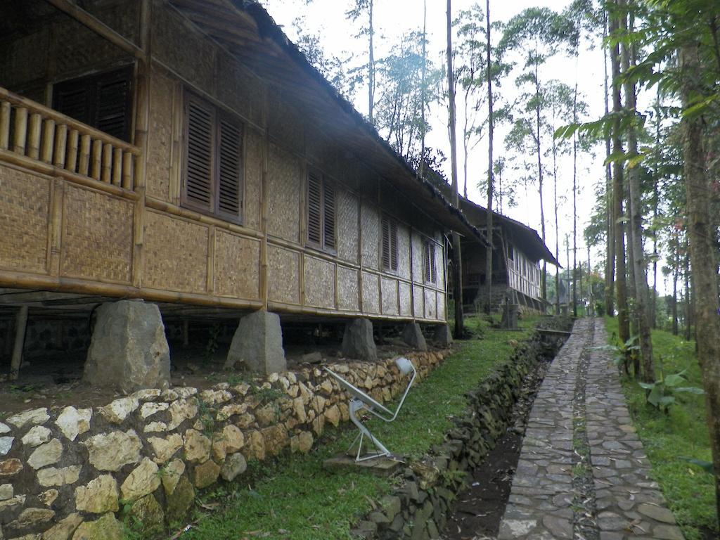 Villa Kampung Karuhun Sutan Raja Бандунг Экстерьер фото